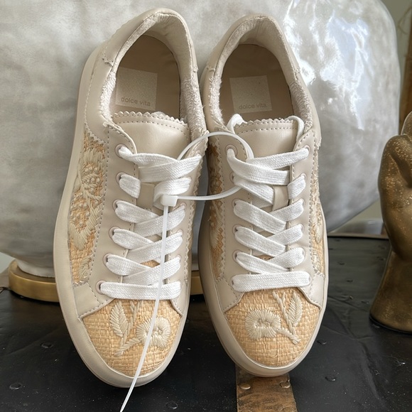 Dolce Vita Shoes - Picture 5 of 6